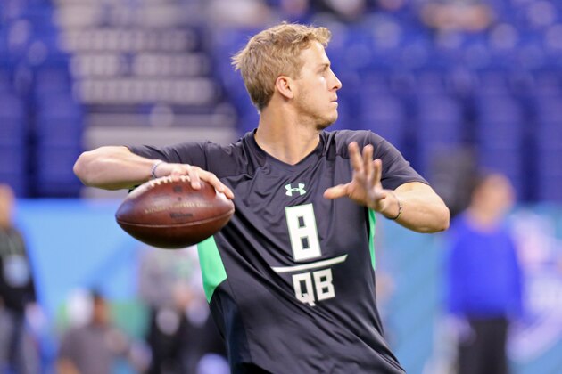 California quarterback Jared Goff performs a drill at the NFL football scouting combine Saturday, Feb. 27, 2016, in Indianapolis. (AP Photo/Gregory Payan)