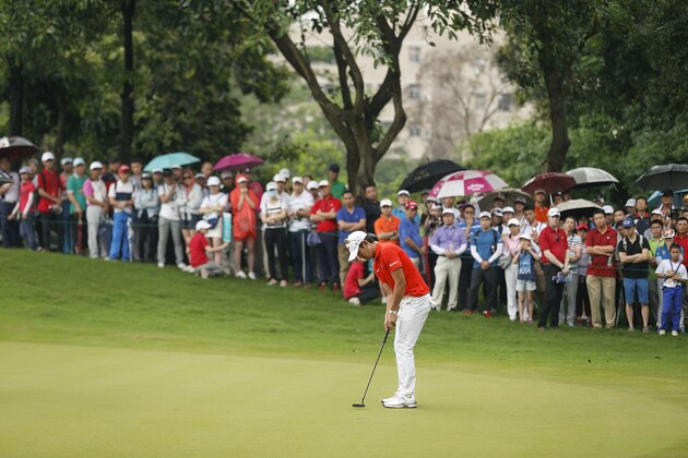 SHENZHEN, CHINA - APRIL 24: Soomin Lee of South Korea plays a shot during the final round of the Shenzhen International at Genzon Golf Club on April 24, 2016 in Shenzhen, China. (Photo by Lintao Zhang/Getty Images) SHENZHEN, CHINA - APRIL 24: Soomin Lee of South Korea plays a shot during the final round of the Shenzhen International at Genzon Golf Club on April 24, 2016 in Shenzhen, China. (Photo by Lintao Zhang/Getty Images)