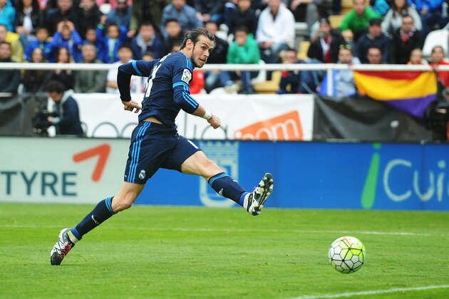 MADRID, SPAIN - APRIL 23:  Gareth Bale of Real Madrid scores his team's 3rd goal during the La Liga match between Rayo Vallecano and Real Madrid at Estadio de Vallecas on April 23, 2016 in Madrid, Spain.  (Photo by Denis Doyle/Getty Images)