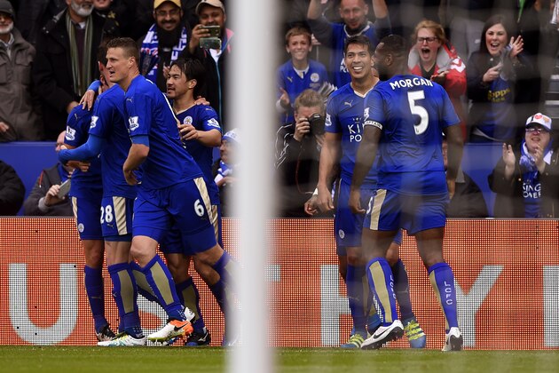 LEICESTER, ENGLAND - APRIL 24:  Leonardo Ulloa of Leicester City (2R) celebrates with team mates as he scores their second goal during the Barclays Premier League match between Leicester City and Swansea City at The King Power Stadium on April 24, 2016 in Leicester, United Kingdom.  (Photo by Mike Hewitt/Getty Images)