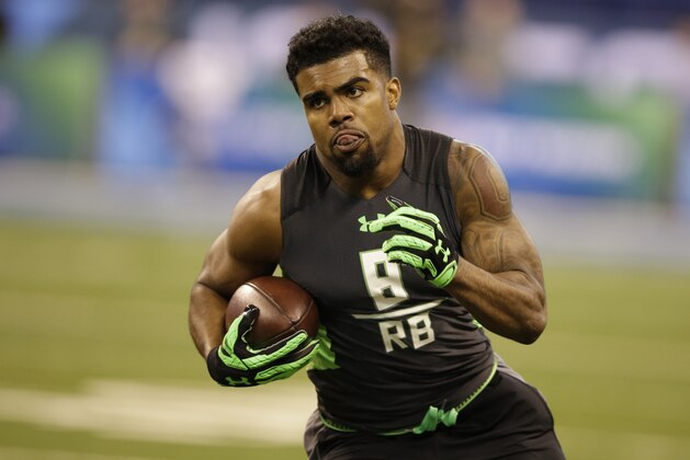 Ohio State running back Ezekiel Elliott runs a drill at the NFL football scouting combine in Saturday, Feb. 27, 2016, in Indianapolis. (AP Photo/Darron Cummings)