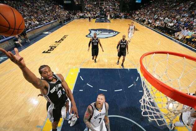 MEMPHIS, TN - APRIL 24:  Kawhi Leonard #2 of the San Antonio Spurs shoots a lay up against the Memphis Grizzlies in Game Four of the Western Conference Quarterfinals during the 2016 NBA Playoffs on April 24, 2016 at FedExForum in Memphis, Tennessee. NOTE TO USER: User expressly acknowledges and agrees that, by downloading and or using this photograph, User is consenting to the terms and conditions of the Getty Images License Agreement. Mandatory Copyright Notice: Copyright 2016 NBAE (Photo by Joe Murphy/NBAE via Getty Images)