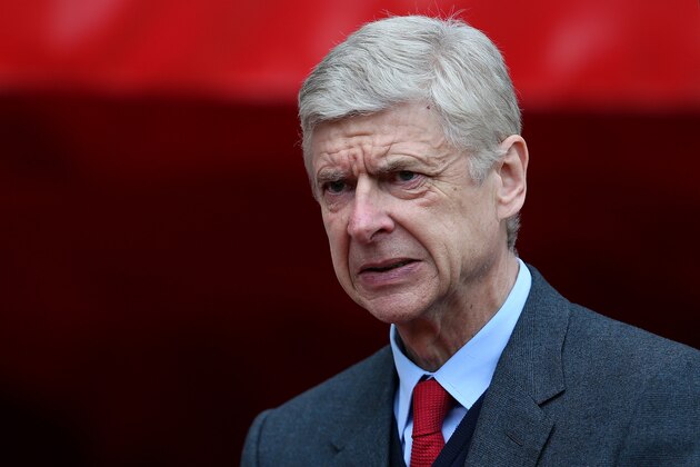 SUNDERLAND, ENGLAND - APRIL 24:  Arsenal manager Arsene Wenger looks on during the Barclays Premier League match between Sunderland and Arsenal at Stadium of Light on April 24, 2016 in Sunderland, United Kingdom.  (Photo by Jan Kruger/Getty Images)