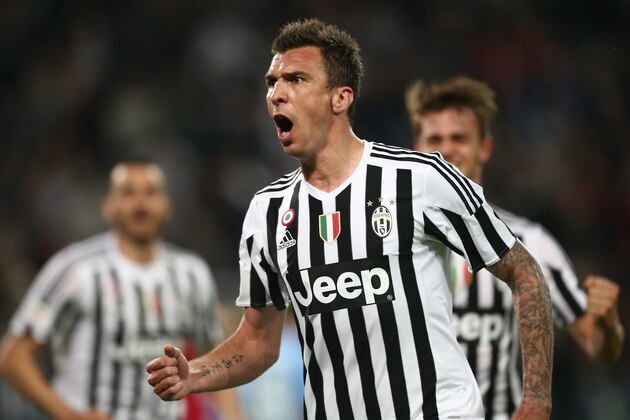 Juventus' forward Mario Mandzukic from Croatia celebrates after scoring during the Italian Serie A football match Juventus Vs Lazio on April 20, 2016 at the 'Juventus Stadium' in Turin.  / AFP / MARCO BERTORELLO        (Photo credit should read MARCO BERTORELLO/AFP/Getty Images)