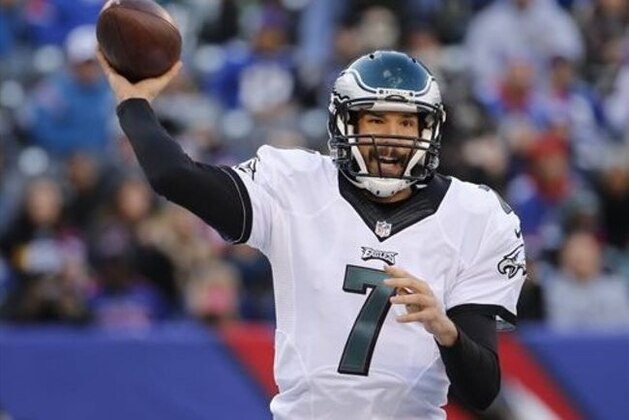 FILE - In this Sunday, Jan. 3, 2016 file photo, Philadelphia Eagles quarterback Sam Bradford (7) passes the ball against the New York Giants during an NFL football game in East Rutherford, N.J. Sam Bradford has agreed to a two-year contract with the Philadelphia Eagles, Tuesday, March 1, 2016. (AP Photo/Julio Cortez, File)