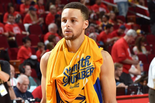 HOUSTON, TX - APRIL 24:  Stephen Curry #30 of the Golden State Warriors comes out of the locker room after halftime and warms up during Game Four of the Western Conference Quarterfinals against the Houston Rockets during the 2016 NBA Playoffs on April 24, 2016 at the Toyota Center in Houston, Texas. NOTE TO USER: User expressly acknowledges and agrees that, by downloading and or using this photograph, User is consenting to the terms and conditions of the Getty Images License Agreement. Mandatory Copyright Notice: Copyright 2016 NBAE (Photo by Bill Baptist/NBAE via Getty Images)
