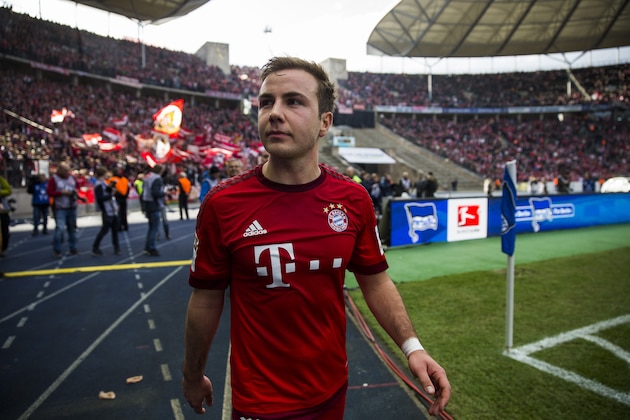 Bayern Munich's midfielder Mario Goetze leave the pitch after the German first division Bundesliga football match Hertha Berlin vs Bayern Munich at the Olympic stadium in Berlin on April 23, 2016. / AFP / ODD ANDERSEN / RESTRICTIONS: DURING MATCH TIME: DFL RULES TO LIMIT THE ONLINE USAGE TO 15 PICTURES PER MATCH AND FORBID IMAGE SEQUENCES TO SIMULATE VIDEO. == RESTRICTED TO EDITORIAL USE == FOR FURTHER QUERIES PLEASE CONTACT DFL DIRECTLY AT + 49 69 650050
(Photo credit should read ODD ANDERSEN/AFP/Getty Images) Bayern Munich's midfielder Mario Goetze leave the pitch after the German first division Bundesliga football match Hertha Berlin vs Bayern Munich at the Olympic stadium in Berlin on April 23, 2016. / AFP / ODD ANDERSEN / RESTRICTIONS: DURING MATCH TIME: DFL RULES TO LIMIT THE ONLINE USAGE TO 15 PICTURES PER MATCH AND FORBID IMAGE SEQUENCES TO SIMULATE VIDEO. == RESTRICTED TO EDITORIAL USE == FOR FURTHER QUERIES PLEASE CONTACT DFL DIRECTLY AT + 49 69 650050
(Photo credit should read ODD ANDERSEN/AFP/Getty Images)