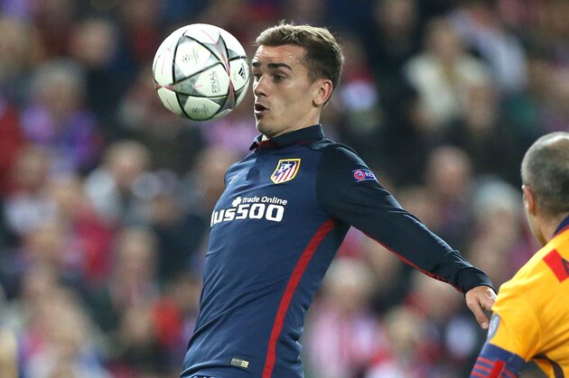 MADRID, SPAIN - APRIL 13: Antoine Griezmann of Atletico Madrid in action during the UEFA Champions League quarter final second leg match between Atletico Madrid and FC Barcelona at Vicente Calderon stadium on April 13, 2016 in Madrid, Spain. (Photo by Jean Catuffe/Getty Images)