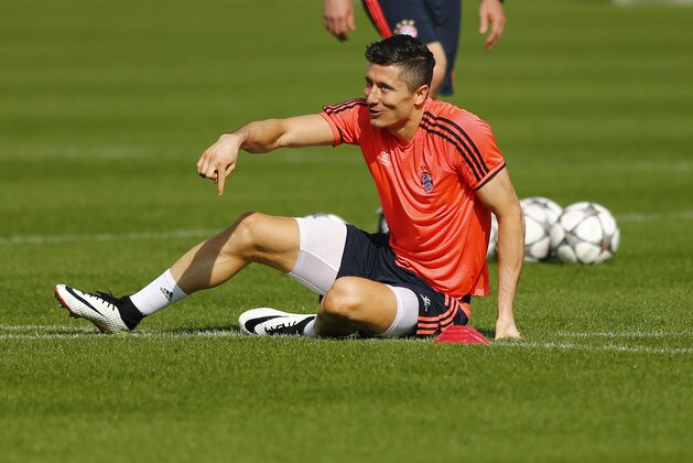 Bayern's Robert Lewandowski sits on the ground during a training session prior to the Champions League quarter final soccer match between FC Bayern Munich and Benfica Lisbon in Munich, Germany, Monday, April 4, 2016. Munich will face Benfica on Tuesday. (AP Photo/Matthias Schrader)