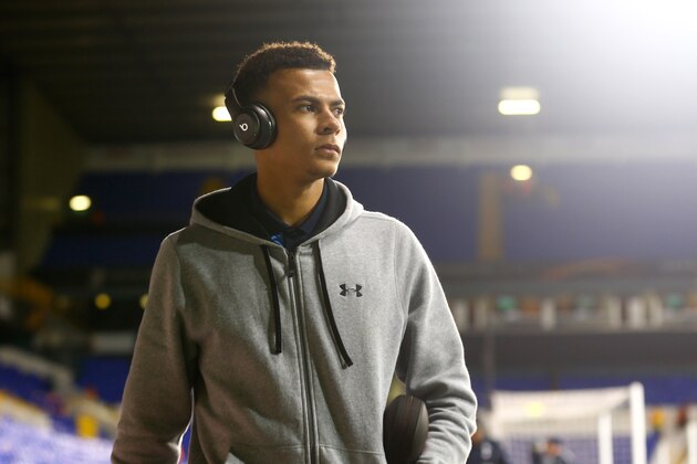 LONDON, ENGLAND - FEBRUARY 25:  Dele Alli of Spurs arrives prior to kickoff during the UEFA Europa League round of 32 second leg match between Tottenham Hotspur and Fiorentina at White Hart Lane on February 25, 2016 in London, United Kingdom.  (Photo by Julian Finney/Getty Images)