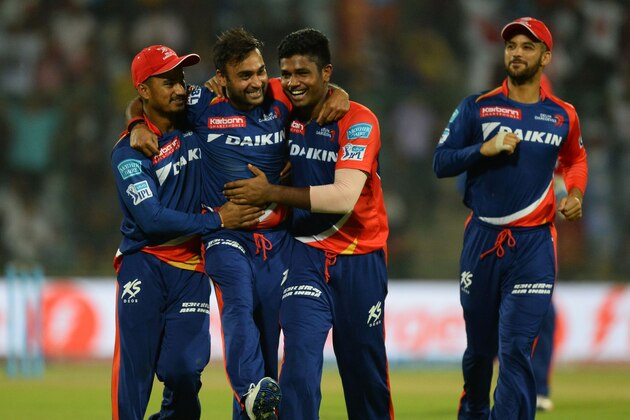 Delhi Daredevils bowler Amit Mishra(2L)celebrates with teammates after he dismissed Kings XI Punjab batsman Glen Maxwell during the 2016 Indian Premier League (IPL) Twenty20 cricket match between Delhi Daredevils and Kings XI Punjab at The Feroz Shah Kotla Cricket Stadium in New Delhi on April 15, 2016. ------IMAGE RESTRICTED TO EDITORIAL USE - STRICTLY NO COMMERCIAL USE- / AFP / SAJJAD HUSSAIN        (Photo credit should read SAJJAD HUSSAIN/AFP/Getty Images)