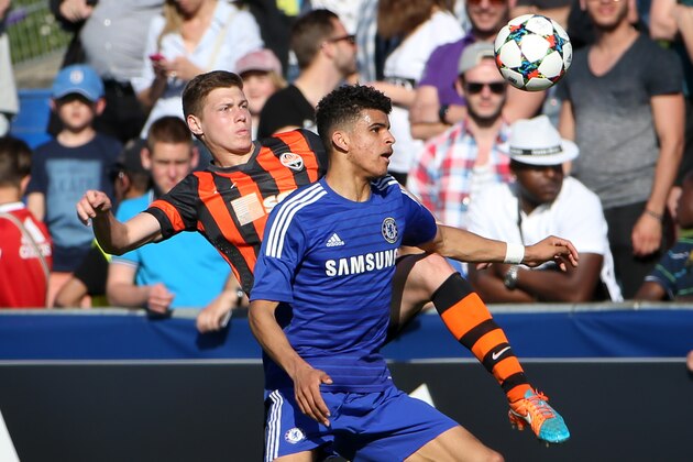 NYON, SWITZERLAND - APRIL 13: Dominic Solanke (R) of Chelsea FC fights for the ball with Mykola Matviyenko of Shakhtar Donetsk during the UEFA Youth League Final match between Shakhtar Donetsk and Chelsea FC at Colovray Stadion on April 13, 2015 in Nyon, Switzerland. (Photo by Philipp Schmidli/Getty Images)