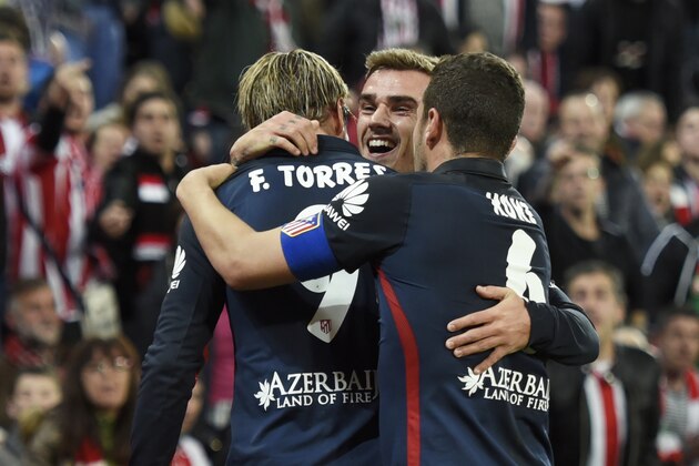 (L-R) Atletico Madrid's forward Fernando Torres is congratulated by teammates French forward Antoine Griezmann and midfielder Koke after scoring a goal during the Spanish league football match Athletic Club vs Atletico de Madrid at the San Mames stadium in Bilbao on April 20, 2016. / AFP / ANDER GILLENEA        (Photo credit should read ANDER GILLENEA/AFP/Getty Images)