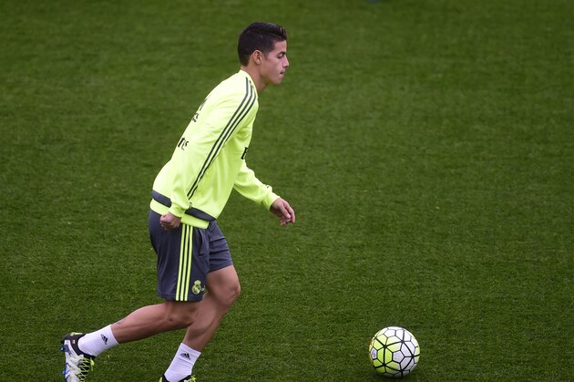 Real Madrid's Colombian midfielder James Rodriguez trains at Valdebebas Sport City in Madrid on April 19, 2016 on the eve of their Liga football match against Villarreal. / AFP / PIERRE-PHILIPPE MARCOU        (Photo credit should read PIERRE-PHILIPPE MARCOU/AFP/Getty Images)