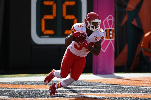 Kansas City Chiefs running back Knile Davis (34) returns a punt in the first half of an NFL football game against the Cincinnati Bengals, Sunday, Oct. 4, 2015, in Cincinnati. (AP Photo/Paul Sancya)