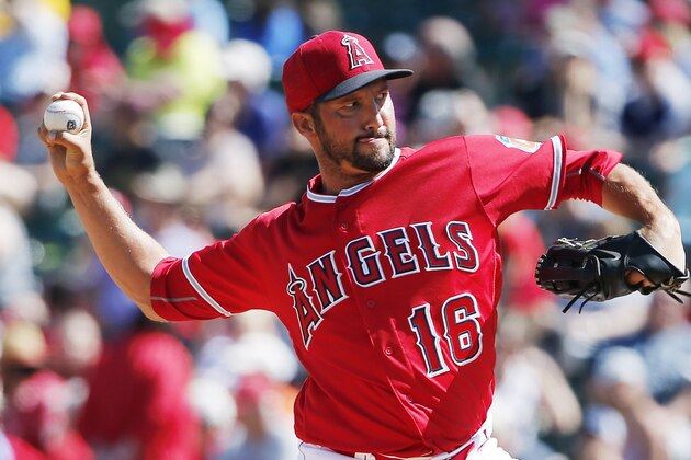 Los Angeles Angels' Huston Street throws a pitch against the Cincinnati Reds during the third inning of a spring training baseball game, Monday, March 14, 2016, in Tempe, Ariz. Street was the winning pitcher, as the Angels defeated the Reds 10-2. (AP Photo/Ross D. Franklin)