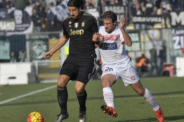 Carpi's Lorenzo Lollo, right, vies for the ball with Juventus' Sami Khedira during their Serie A soccer match at Modena's Braglia stadium, Italy, Sunday, Dec.20, 2015. (AP Photo/Marco Vasini)