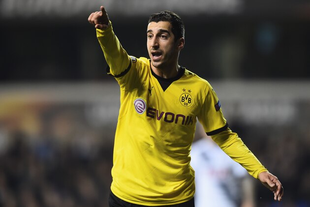 LONDON, ENGLAND - MARCH 17: Henrikh Mkhitaryan of Borrussia Dortmund looks on during the  UEFA Europa League Round of 16 second leg match between Tottenham Hotspur and Borussia Dortmund at White Hart Lane on March 17, 2016 in London, England.  (Photo by Laurence Griffiths/Getty Images)