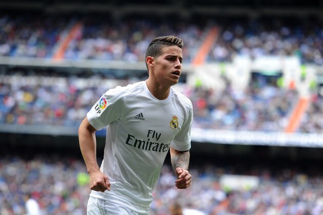 MADRID, SPAIN - APRIL 09:  James Rodriguez of Real Madrid goes to take a corner kick during the La Liga match between Real Madrid and Eibar at Estadio Santiago Bernabeu on April 9, 2016 in Madrid, Spain.  (Photo by Denis Doyle/Getty Images)