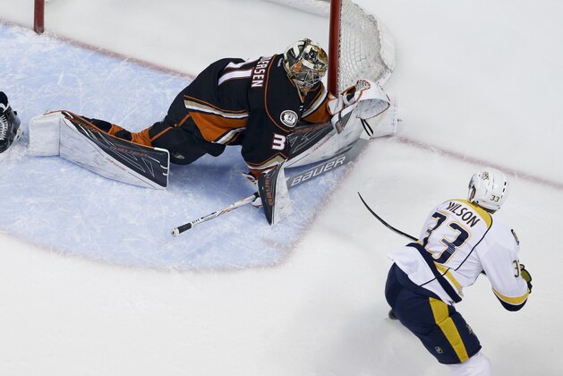 Nashville Predators center Colin Wilson, right, scores past Anaheim Ducks goalie Frederik Andersen during the first period of Game 7 in an NHL hockey Stanley Cup playoffs first-round series in Anaheim, Calif., Wednesday, April 27, 2016. (AP Photo/Chris Carlson)