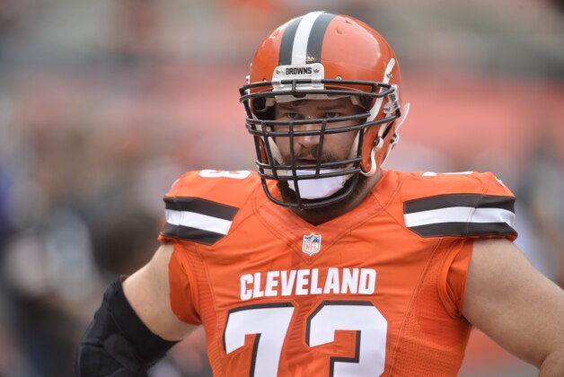 Cleveland Browns tackle Joe Thomas warms up prior to  an NFL football game against the San Francisco 49ers, Sunday, Dec. 13, 2015, in Cleveland. Cleveland won 24-10. (AP Photo/David Richard)