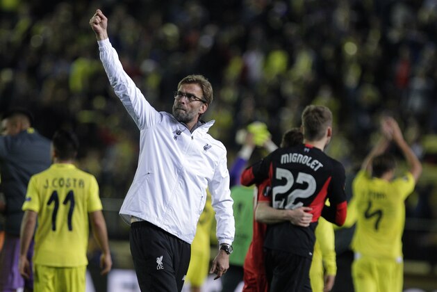 Liverpool's German coach Jurgen Klopp waves at the end of the UEFA Europa League semifinals first leg football match Villarreal CF vs Liverpool FC at El Madrigal stadium in Vila-real on April 28, 2016. / AFP / JOSE JORDAN        (Photo credit should read JOSE JORDAN/AFP/Getty Images)