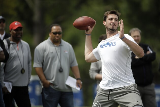 Memphis quarterback Paxton Lynch passes during the school's NFL football pro day Wednesday, April 6, 2016, in Memphis, Tenn. (AP Photo/Mark Humphrey)