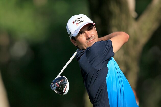 DUBAI, UNITED ARAB EMIRATES - FEBRUARY 04:  Felipe Aguilar of Chile plays his tee shot at the par 4, fifth hole during the first round of the 2016 Omega Dubai Desert Classic on the Majlis Course at the Emirates Golf Club on February 4, 2016 in Dubai, United Arab Emirates.  (Photo by David Cannon/Getty Images)
