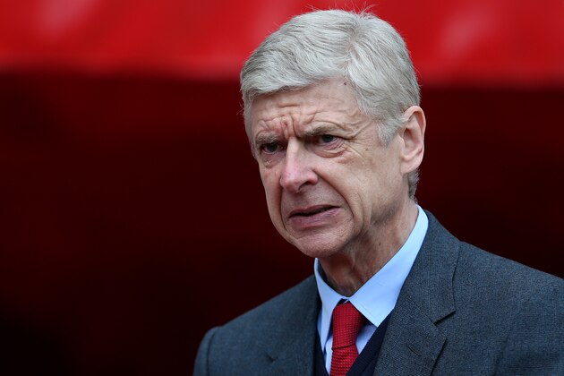 SUNDERLAND, ENGLAND - APRIL 24:  Arsenal manager Arsene Wenger looks on during the Barclays Premier League match between Sunderland and Arsenal at Stadium of Light on April 24, 2016 in Sunderland, United Kingdom.  (Photo by Jan Kruger/Getty Images)