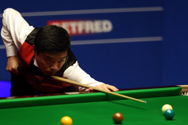 SHEFFIELD, ENGLAND - APRIL 29: Ding Junhui of China in action during his semi final match against Alan McManus of Scotland on day fourteen of the World Championship Snooker at Crucible Theatre on April 29, 2016 in Sheffield, England. (Photo by Nigel Roddis/Getty Images) SHEFFIELD, ENGLAND - APRIL 29: Ding Junhui of China in action during his semi final match against Alan McManus of Scotland on day fourteen of the World Championship Snooker at Crucible Theatre on April 29, 2016 in Sheffield, England. (Photo by Nigel Roddis/Getty Images)