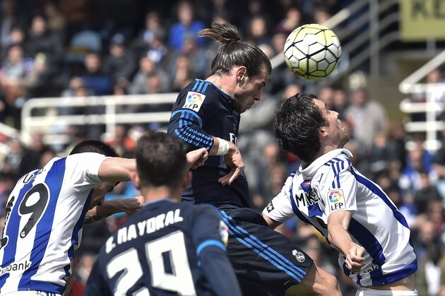 Real Madrid's Gareth Bale, centre, heads the ball during the Spanish La Liga soccer match between Real Madrid and Real Sociedad, at Anoeta stadium in San Sebastian, northern Spain, Saturday, April 30, 2016. (AP Photo/Alvaro Barrientos)