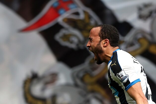 Newcastle United's Andros Townsend celebrates after scoring during the English Premier League football match between Newcastle United and Crystal Palace at St James' Park in Newcastle-upon-Tyne, north east England on April 30, 2016. / AFP / SCOTT HEPPELL        (Photo credit should read SCOTT HEPPELL/AFP/Getty Images)