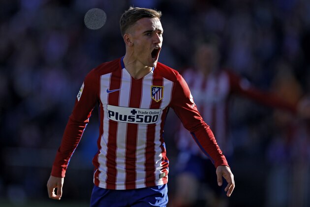 Atletico Madrid's Antoine Griezmann celebrates after scoring the opening goal against Rayo Vallecano during a Spanish La Liga soccer match between Atletico and Rayo Vallecano at the Vicente Calderon stadium in Madrid, Saturday, April 30, 2016. (AP Photo/Francisco Seco)
