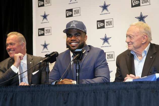 Dallas Cowboys Director of Player Personnel Stephen Jones, left, and team owner Jerry Jones, right, listen as first-round draft pick Ezekiel Elliott, center, answers questions at a news conference at the NFL football team's facility, Friday, April 29, 2016, in Irving, Texas. (AP Photo/Tony Gutierrez)