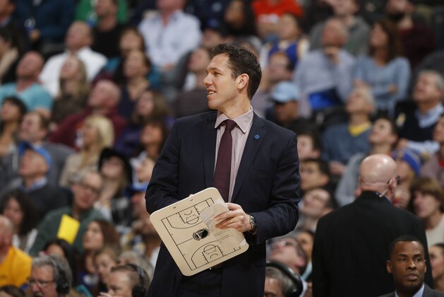 Golden State Warriors interim head coach Luke Walton during the second half of an NBA basketball game Wednesday, Jan. 13, 2016, in Denver. The Nuggets won 112-110. (AP Photo/David Zalubowski)