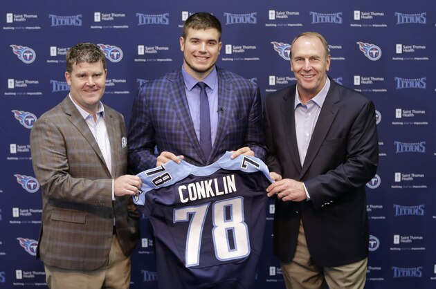 Michigan State offensive tackle Jack Conklin, center, the Tennessee Titans' top draft pick, poses with Titans' general manager Jon Robinson, left, and head coach Mike Mularkey, right, at a news conference Friday, April 29, 2016, in Nashville, Tenn. (AP Photo/Mark Humphrey)