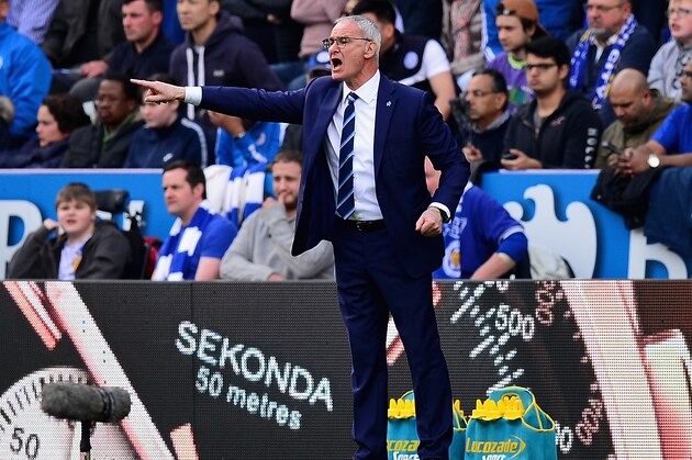 LEICESTER, ENGLAND - APRIL 17:  Leicester manager Claudio Ranieri gives instructions during the Barclays Premier League match between Leicester City and West Ham United at The King Power Stadium on April 17, 2016 in Leicester, England.  (Photo by Dan Mullan/Getty Images)