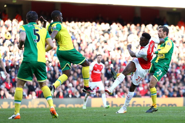LONDON, ENGLAND - APRIL 30:  Danny Welbeck of Arsenal scores the opening goal during the Barclays Premier League match between Arsenal and Norwich City at The Emirates Stadium on April 30, 2016 in London, England  (Photo by Paul Gilham/Getty Images)