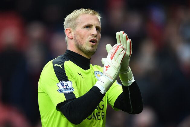 MANCHESTER, UNITED KINGDOM - MAY 01:  Kasper Schmeichel of Leicester City applauds the fans after the Barclays Premier League match between Manchester United and Leicester City at Old Trafford on May 1, 2016 in Manchester, England.  (Photo by Laurence Griffiths/Getty Images)