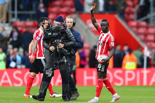 SOUTHAMPTON, ENGLAND - MAY 01:  Sadio Mane of Southampton gathers the match ball after his hat trick during the Barclays Premier League match between Southampton and Manchester City at St Mary's Stadium on May 1, 2016 in Southampton, England.  (Photo by Clive Rose/Getty Images)