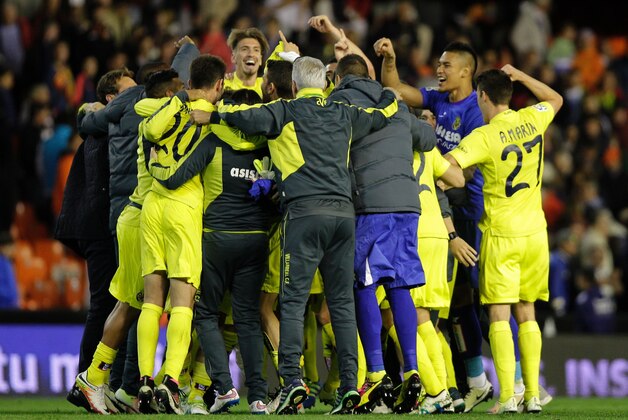 Villarreal players celebrate their classification for the next year's UEFA Champions League att he end of the Spanish league football match Valencia CF vs Villarreal CF at the Mestalla stadium in Valencia on May 1, 2016. / AFP / JOSE JORDAN        (Photo credit should read JOSE JORDAN/AFP/Getty Images)