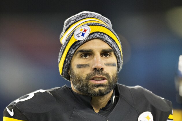 NASHVILLE, TN - NOVEMBER 17:  Bruce Gradkowski #5 of the Pittsburgh Steelers warming up before a game against the Tennessee Titans at LP Field on November 17, 2014 in Nashville, Tennessee.  The Steelers defeated the Titans 27-24.  (Photo by Wesley Hitt/Getty Images)