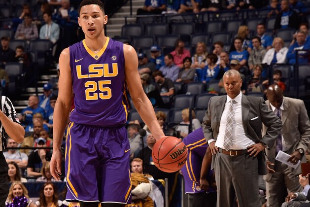 NASHVILLE, TENNESSEE - MARCH 12:  Ben Simmons #25 of the LSU Tigers is watched by head coach Johnny Jones  during a game against the Texas A&M Aggies in an SEC Basketball Tournament Semifinals game at Bridgestone Arena on March 12, 2016 in Nashville, Tennessee.  (Photo by Frederick Breedon/Getty Images)