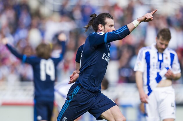 SAN SEBASTIAN, SPAIN - APRIL 30:  Gareth Bale of Real Madrid celebrates after scoring goal during the La Liga match between Real Sociedad de Futbol and Real Madrid at Estadio Anoeta on April 30, 2016 in San Sebastian, Spain.  (Photo by Juan Manuel Serrano Arce/Getty Images)