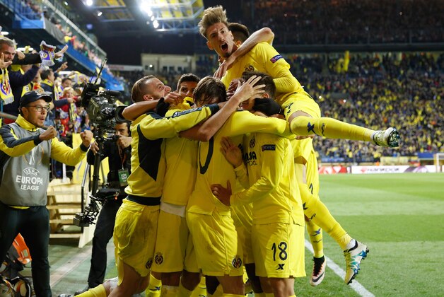 Villarreal players celebrate after scoring the opening goal during their Europa League semifinal first leg soccer match between Villarreal and Liverpool FC at the Madrigal stadium in Villarreal, Spain, Thursday April 28, 2016. (AP Photo/Alberto Saiz)