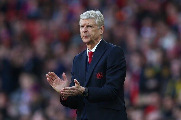 LONDON, ENGLAND - APRIL 30:  Arsene Wenger Manager of Arsenal looks on during the Barclays Premier League match between Arsenal and Norwich City at The Emirates Stadium on April 30, 2016 in London, England  (Photo by Paul Gilham/Getty Images)