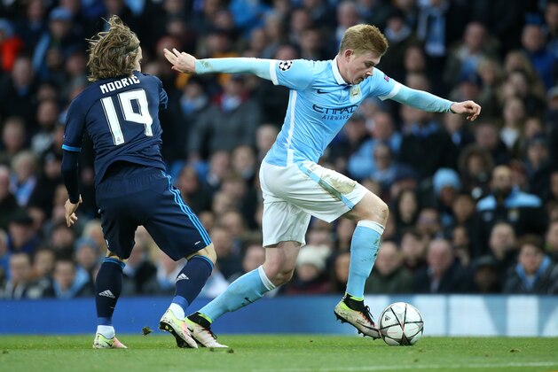 MANCHESTER, ENGLAND - APRIL 26: Kevin De Bruyne of Manchester City in action during the UEFA Champions League semi final first leg match between Manchester City FC and Real Madrid at Etihad Stadium on April 26, 2016 in Manchester, United Kingdom. (Photo by Jean Catuffe/Getty Images)