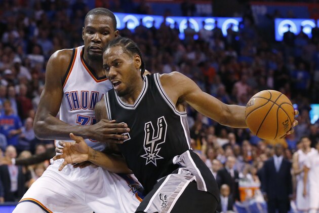 San Antonio Spurs forward Kawhi Leonard, right, drives around Oklahoma City Thunder forward Kevin Durant, left, in the fourth quarter of an NBA basketball game in Oklahoma City, Wednesday, Oct. 28, 2015. Oklahoma City won 112-106. (AP Photo/Sue Ogrocki)