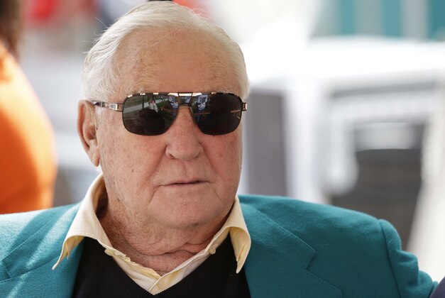 Former Miami Dolphins head coach Don Shula before the start of an NFL football game against the Jacksonville Jaguars, Sunday, Dec. 16, 2012, in Miami . (AP Photo/Wilfredo Lee)