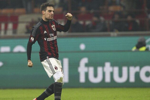 MILAN, ITALY - DECEMBER 01:  Giacomo Bonaventura of AC Milan celebrates his goal during the TIM Cup match between AC Milan and FC Crotone at Stadio Giuseppe Meazza on December 1, 2015 in Milan, Italy.  (Photo by Marco Luzzani/Getty Images)